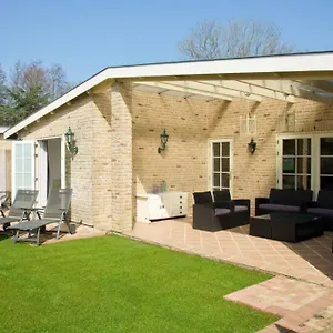 Spaanse Met Ruime Tuin Nabij Amsterdam Vijfhuizen