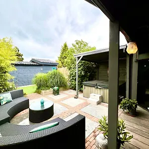 Buddha Style Family House & Jacuzzi & Sauna Near Amsterdam Chalet